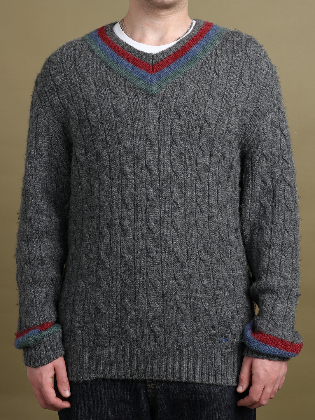 Burberry V-Neck Jumper Grey Men's XL - styled